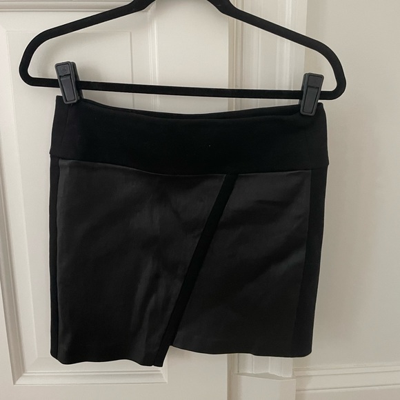 Black Leather Iro skirt Aysmmetrical. Great Condition - Picture 6 of 6